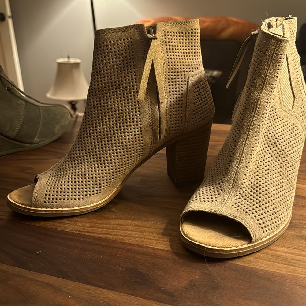 Tom’s Open Toes Booties